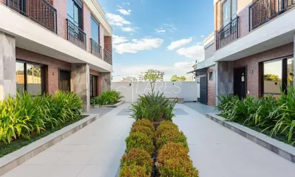 Casa em condomínio com 238.34 m², 3 quartos sendo 1 suíte à venda no bairro Água Verde.