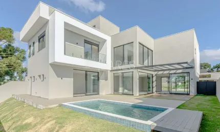 Casa em condomínio com 499 m² com 4 suítes à venda!