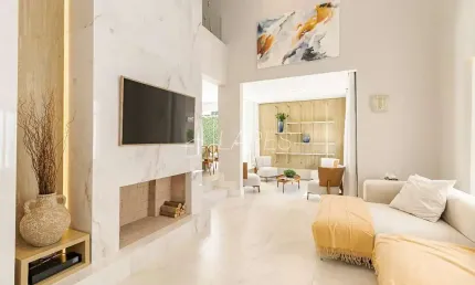 Casa com 332.07 m², 3 quartos sendo 3 suítes à venda no Batel!