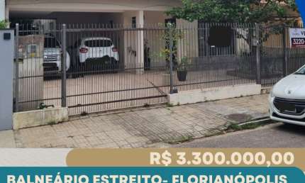 Linda Casa no Balneário Estreito – Localização Privilegiada e Muito Conforto - Multiplicidade de uso( Fins residenciais ou comerciais)