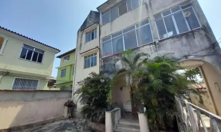 Apartamento tipo casa em Cascadura , 3 quartos, 2 banheiros e 3 quintais!!