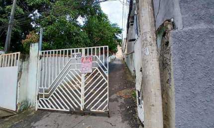 Casa com 2 quartos para alugar na Rua Bore, 200, Vila Valqueire, Rio de Janeiro