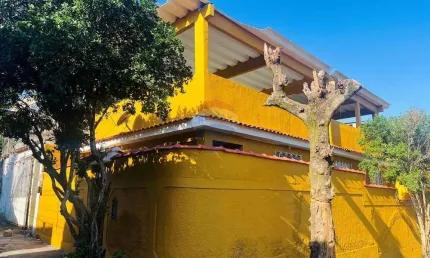 CASA LINEAR DOS SONHOS COM TERRAÇO, 147 M2 EM VILA VALQUEIRE