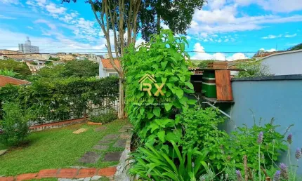 Casa com 4 quartos na região oeste de Poços de Caldas, próxima do Parque Municipal
