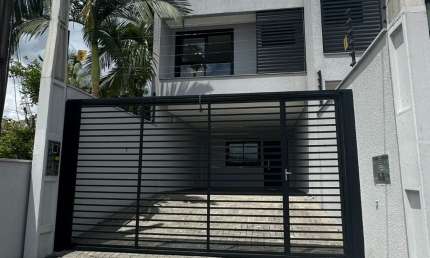 Casa com 3 quartos à venda na Rua Matilde Amim, 38, Boa Vista, Joinville