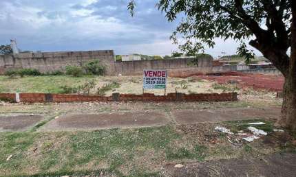 Terreno no Jd. Pinheiros em Maringá, próximo a Av. Guaiapó