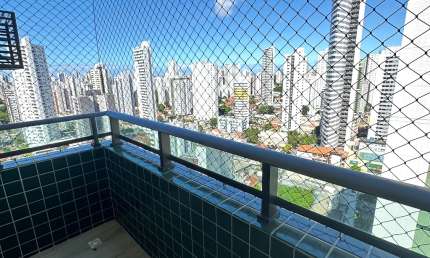 Torre, andar alto, todo reformado, 02 qtos sendo 01 suíte