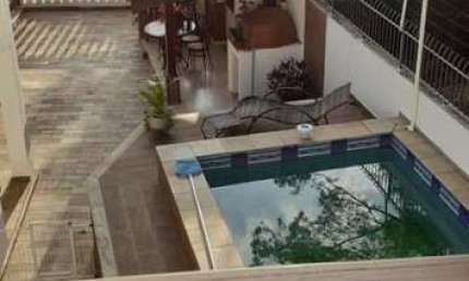 Casa para Venda em Serra Negra, Centro, 3 dormitórios, 2 suítes, 1 banheiro, 2 vagas