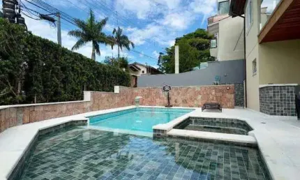 Casa com 3 dormitórios à venda, 300 m² por R$ 3.200.000,00 - Vila Pedroso - Arujá/SP