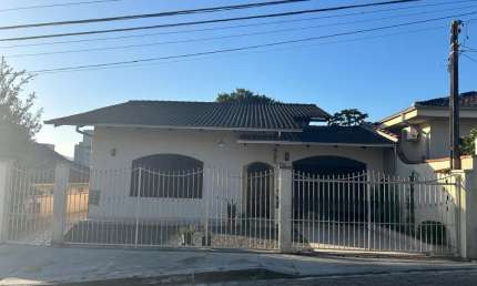 Casa com 4 quartos à venda na Rua Icaraí, 600, Floresta, Joinville