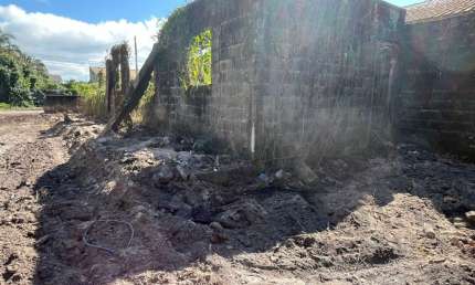 Terreno à venda na Avenida Flacides Ferreira, 796, Balneário Gaivota, Itanhaém