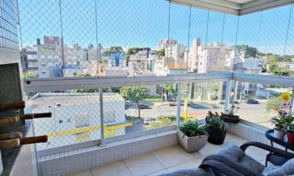 Apartamento semi-mobiliado com 4 quartos e 2 vagas de garagem