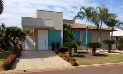 Linda casa com 3 suítes à venda no condomínio Alto dos Ipês em Três Lagoas - MS | Amplitude e sofisticação