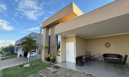 Casa com 3 quartos sendo 1 suíte - Condomínio Costa Leste - Três Lagoas / MS