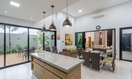 Casa com 3 suítes à venda no Condomínio Village do Lago em Três Lagoas - MS | Sofisticação e Imponência