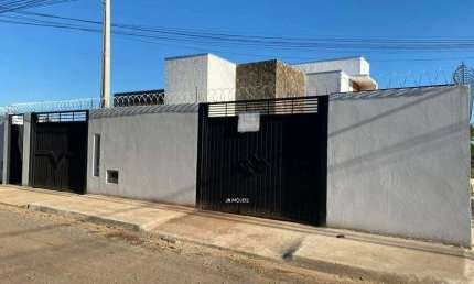 Casas com 3 dormitórios sendo 1 suíte no Jardim Paranapungá em Três Lagoas - MS