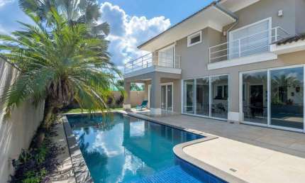 Residência de alto padrão com área gourmet, piscina e sustentabilidade no Alto dos Ipês