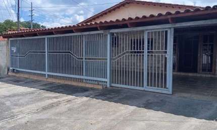 Casa com 3 quartos para alugar na Via Professor José G. Farias, 100, Setor Rio Formoso, Goiânia