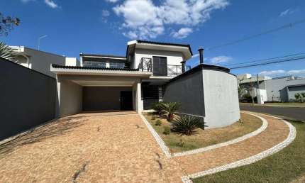 Casa Duplex no Condomínio Vale das Oliveiras em Limeira-SP