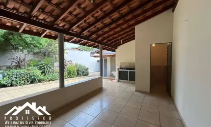 Casa com Amplo Quintal no Jardim Brasil/ Jd. Santana em Limeira-SP