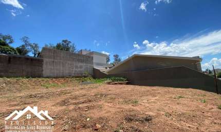 Terreno de Esquina no Jardim Nova Lindoia em Águas de Lindoia-SP