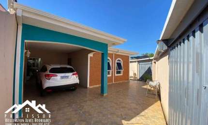 Casa de Esquina com Edícula à Venda no Jardim São Paulo em Limeira-SP