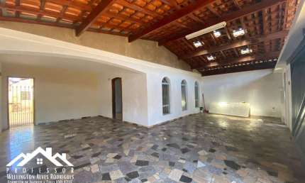 Casa com Edícula à Venda no Jardim São Francisco em Limeira-SP