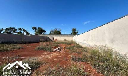 Terreno murado no Condomínio Florisa II em Limeira-SP