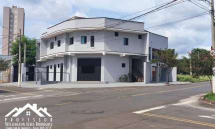Prédio com casa, apartamentos e salões na Cidade Universitária I em Limeira
