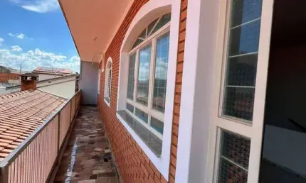 Barracão com sobrado à venda no Jardim Residencial Village em Limeira-SP