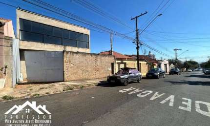 Prédio comercial com dois andares na Vila São João em Limeira-SP