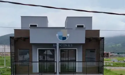 Casa geminada à venda no bairro Nova Brasília - Imbituba/SC