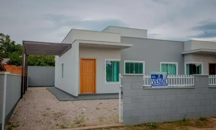 Casa no Bairro Nova Brasilia com quintal recem construida