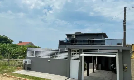 Casa à venda em Imbituba, Praia da Ribanceira - 100m² de área construída