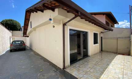 Casa terrea, ótima localização a menos de 5 minutos do centro.
