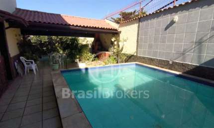 Casa 4 quartos com piscina churrasqueira condomínio fechado