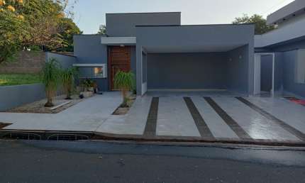Oportunidade para locação, no condomínio Figueira 2, linda casa, piscina