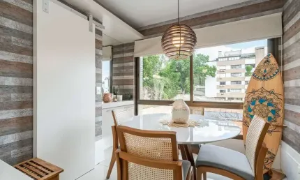 Apartamento de 3 dormitórios com 1 suíte, semimobiliado.