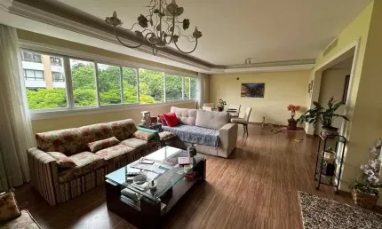 Vende-se amplo apartamento 3 quartos com suíte, 2 vagas - 153m² - Bom Fim