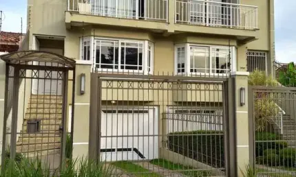 Casa com 4 dormitórios no Bairro Chácara das Pedras