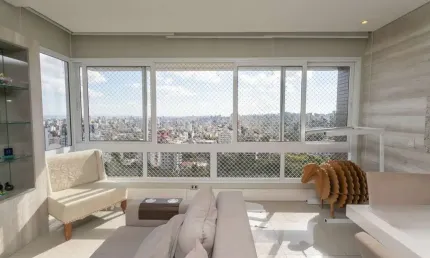 Apartamento com 3 quartos(1 suíte) e 2 vagas de garagem no Bairro Petrópolis
