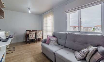 Apartamento com 2 dormitórios e 1 vaga de garagem escriturada no Bairro Humaitá