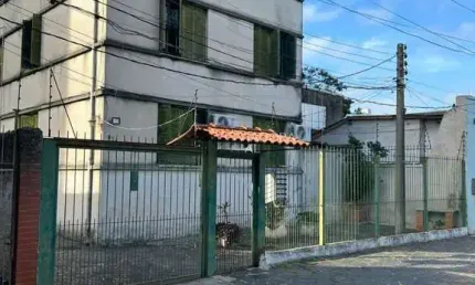 Apartamento térreo com 3 quartos no Bairro Cidade Baixa