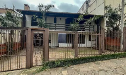 Casa com 5 quartos, 5 vagas e 265m² à venda no bairro Tristeza.