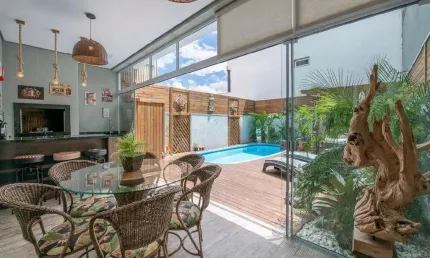 Casa com 3 quartos e 2 vagas em condomínio fechado no Bairro Ecoville
