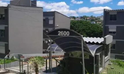 Apartamento com 02 dormitórios com vaga de garagem por convenção