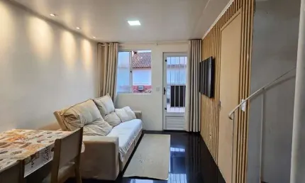 Casa em condomínio com 02 dormitórios com garagem no bairro parque santa  fé