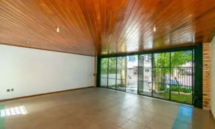 Casa com 3 quartos, 1 suíte, 2 vagas, e 234m² à venda no bairro tristeza
