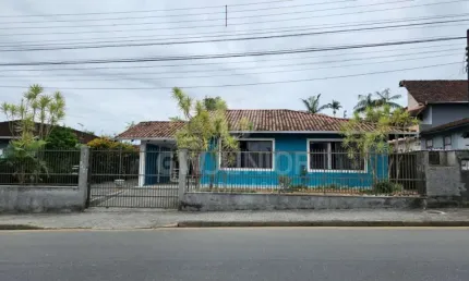 Casa com 3 quartos à venda na Rua Caçapava, 547, Bom Retiro, Joinville por R$ 890.000