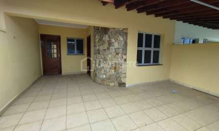Casa com 3 quartos para alugar na Vila Omar, Americana 
